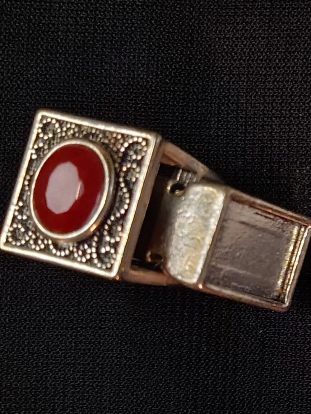 Vintage-Inspired Silver Clip Ring with Red Oval Stone
